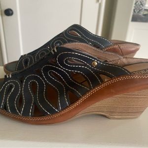 Brand new mules/clogs